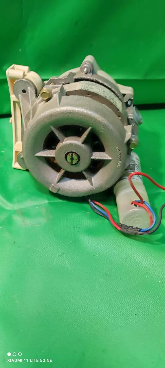 Рециркуляционный насос Ariston 174018049 2контакта