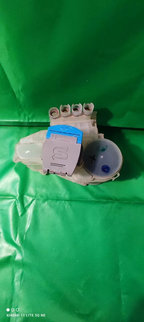 f09a4613-c55e-4bad-a3c7-e388725d4aea Бункер соли Bosch 5600038261 для пмм