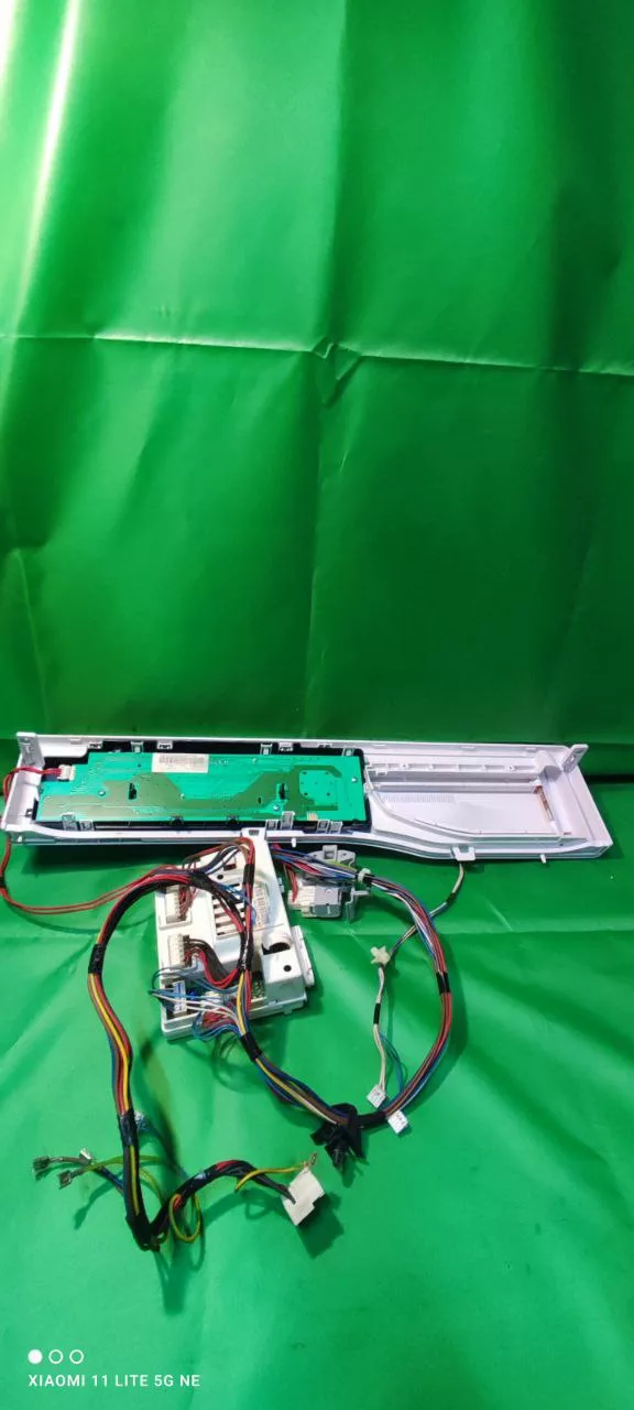 f2612f8b-0906-4ae5-b32b-8d2d27c2844b Модуль Ariston WMSG 608 с дефектом и ржавая планка