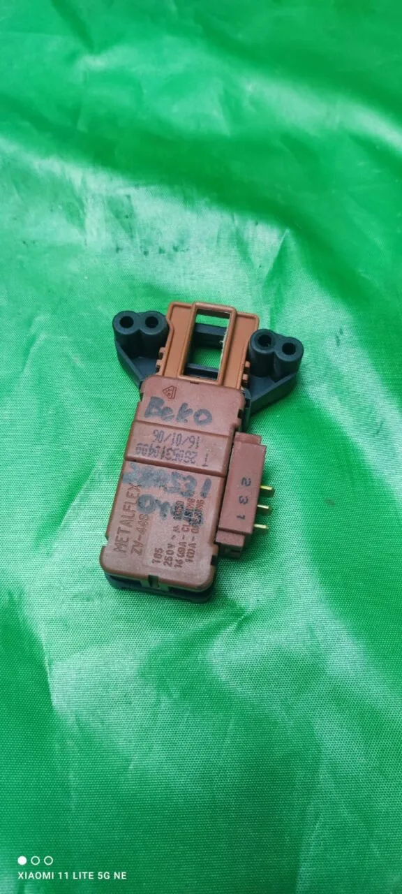 Замок люка (УБЛ) Beko 2805310400