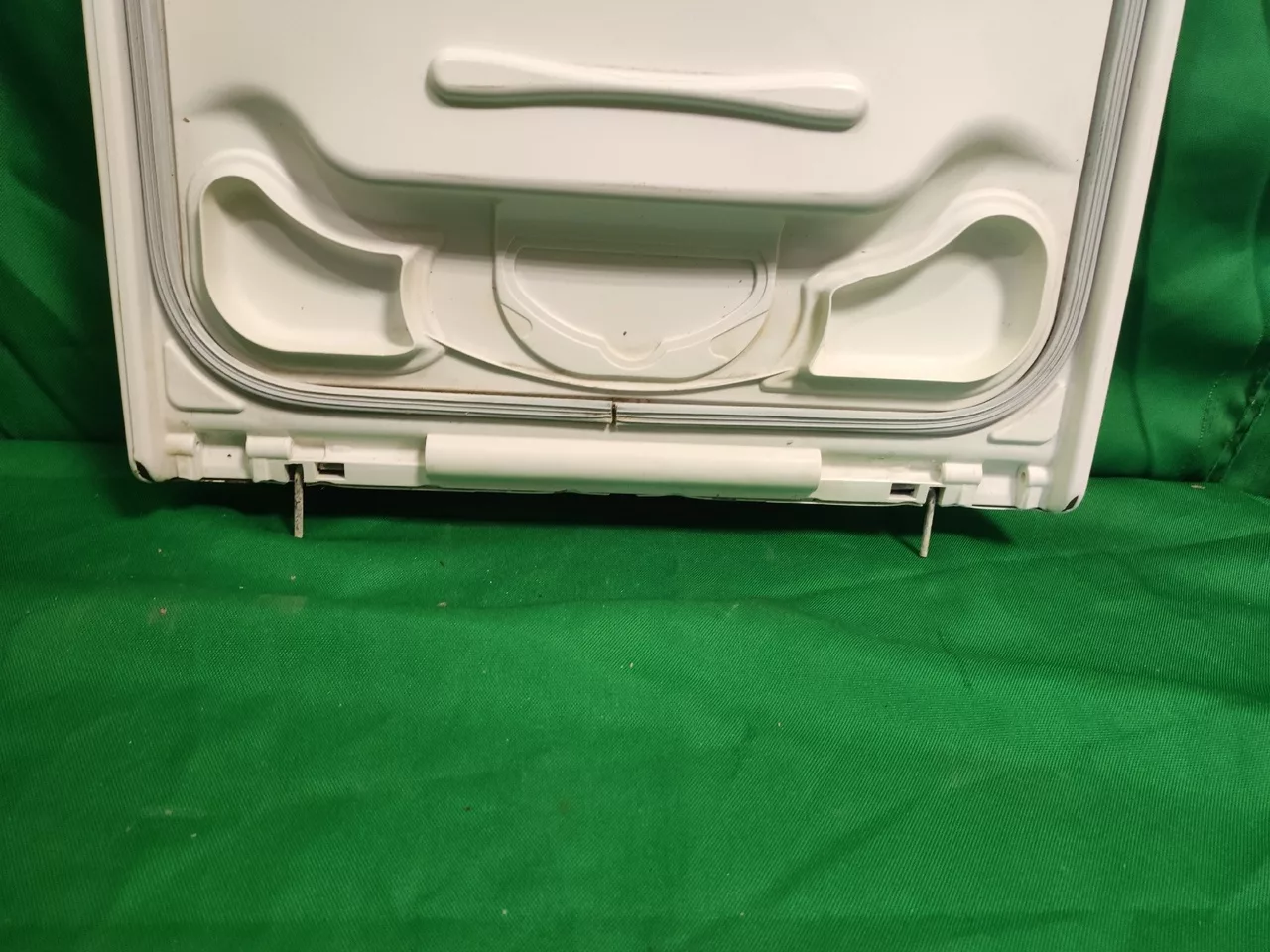Крышка люка Electrolux 913217493-00 стиральной машины с вертикальной загрузкой