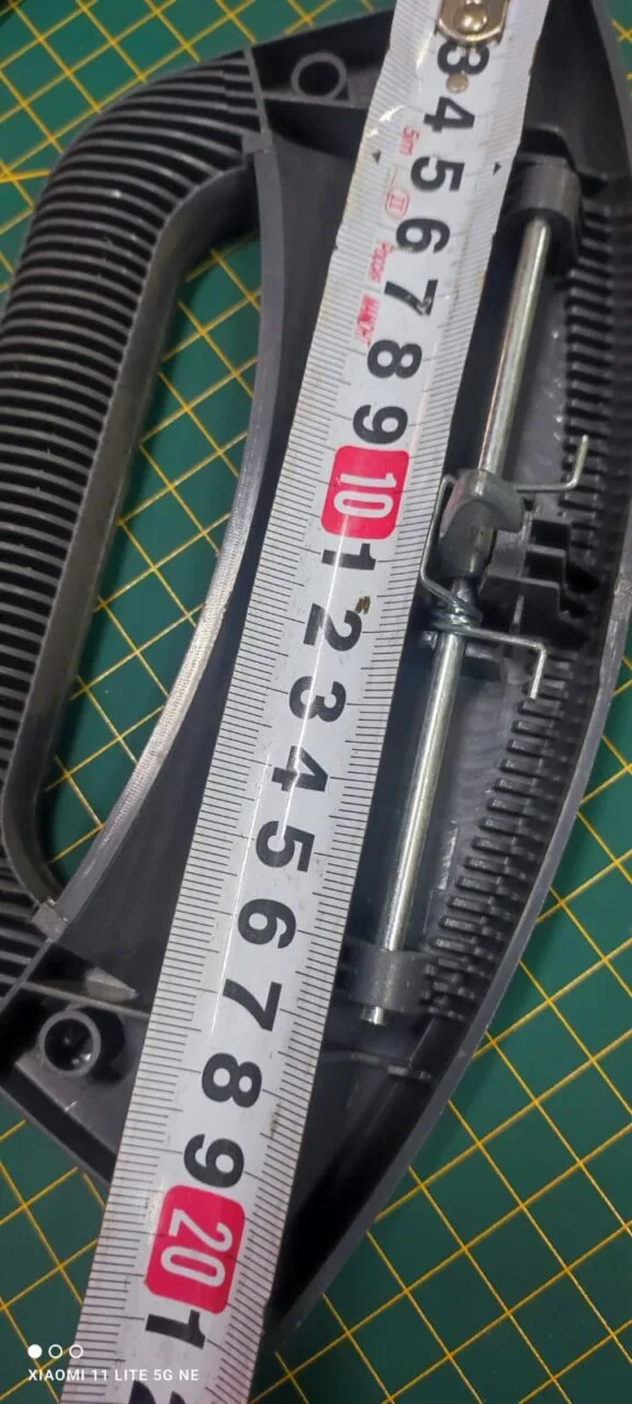 Ручка люка Ariston 250006733 серая к стиральной машине