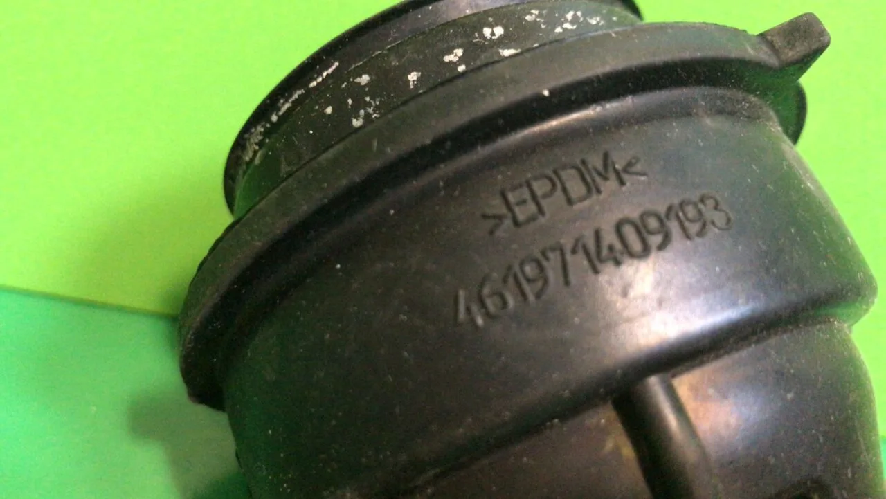 ff2953cd-e001-4be5-9f96-de9e6b1ee66e Патрубок слива WHIRLPOOL 461971409193