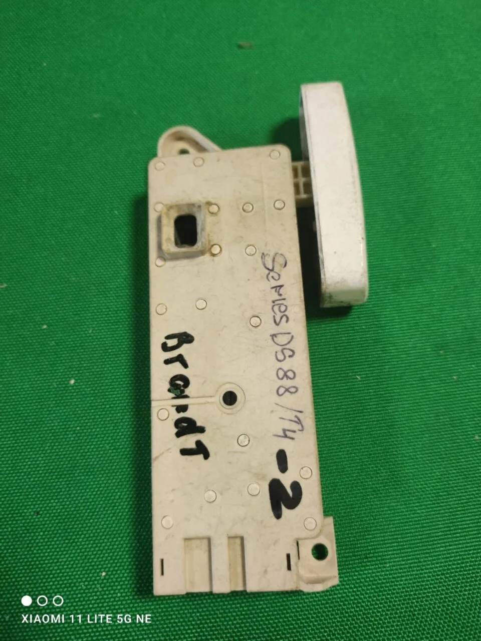 Замок люка (УБЛ) Bosch Brandt DS88/T4-2