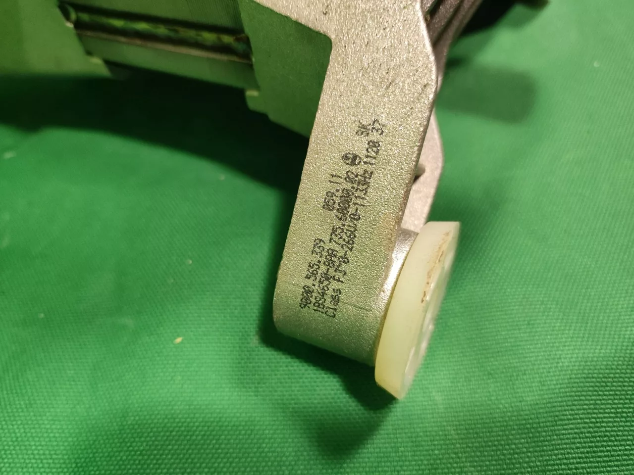 Двигатель Bosch 9000565339 -3 контакта инвертор с дефектом