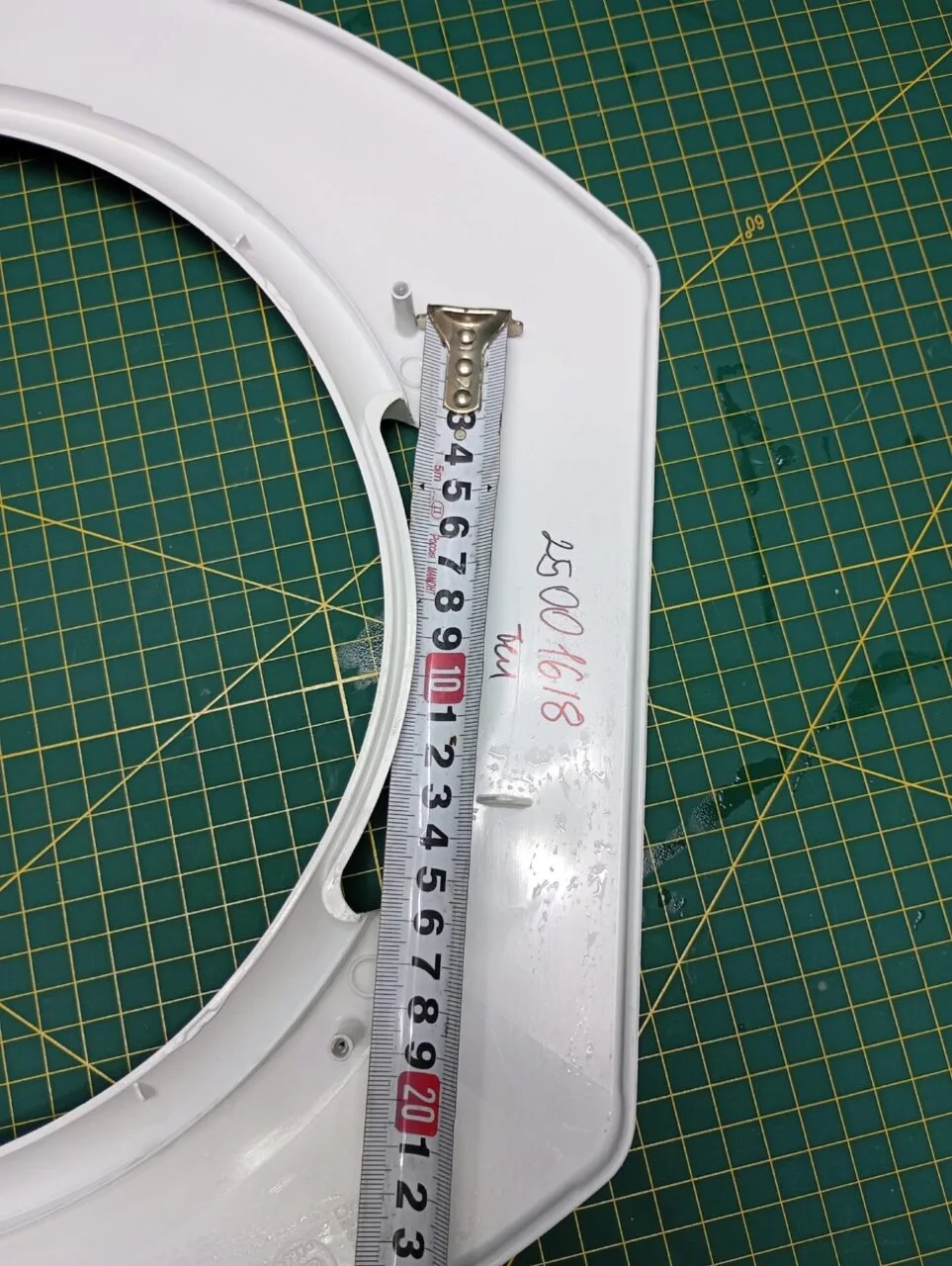Обрамление внешнее Ariston 25001618 бел