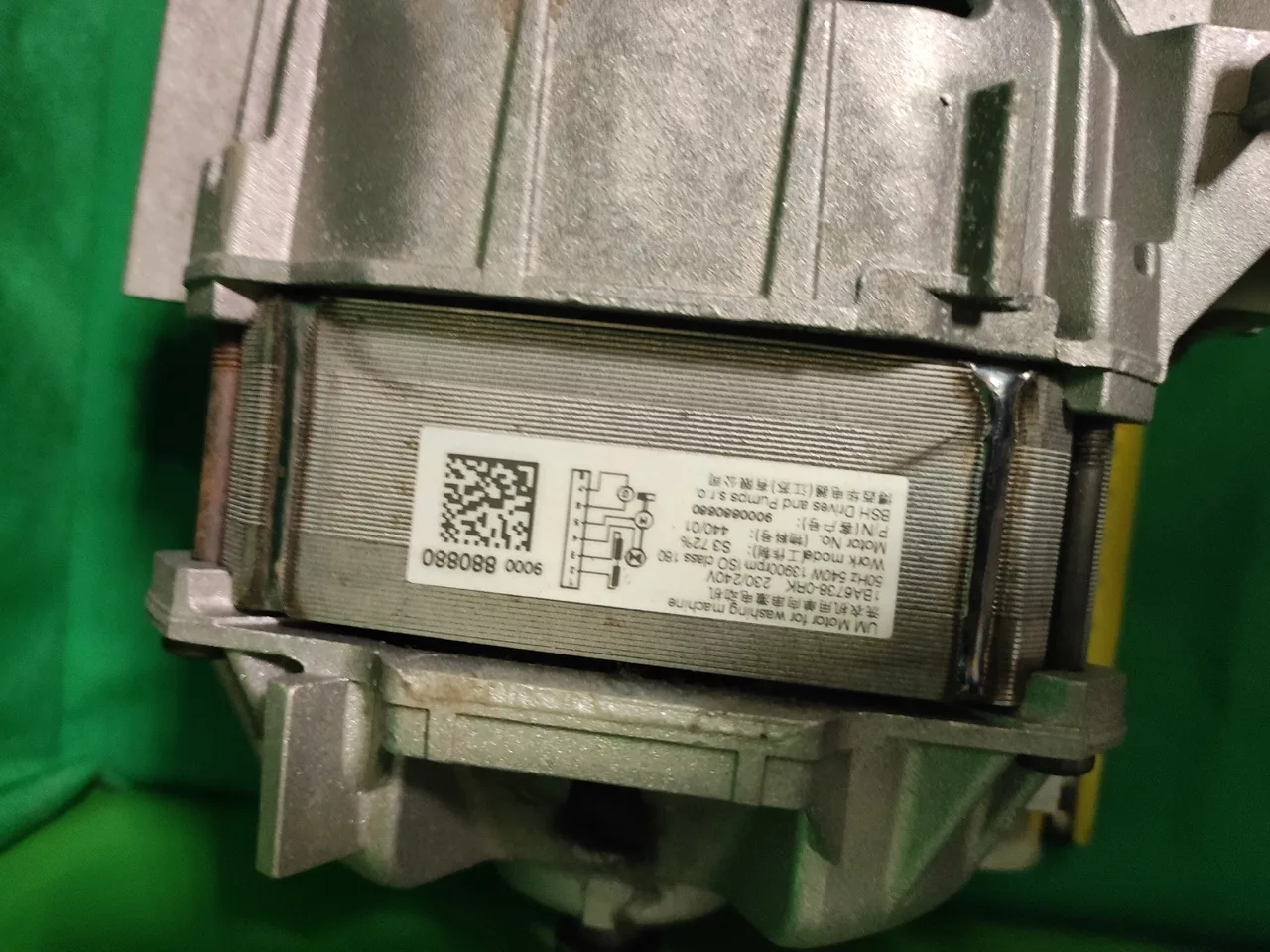 Двигатель Bosch 9000880880 -6 контактов мален.статор