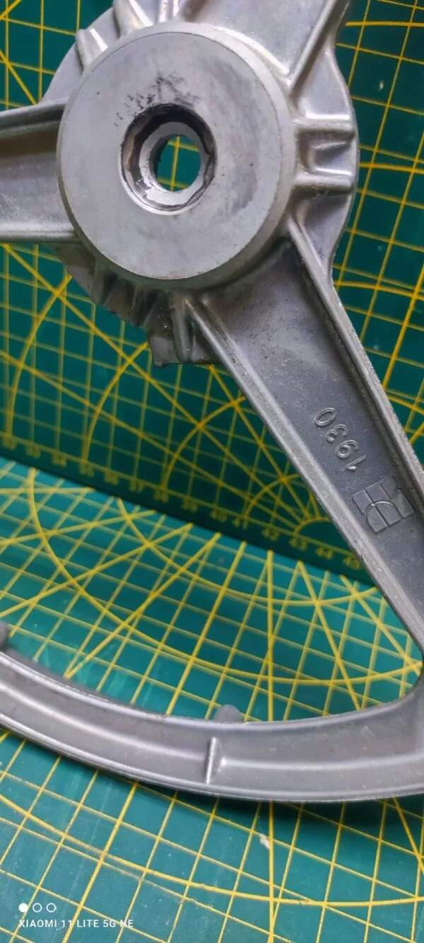 jxu2JsGudJI Шкив Bosch 900202
