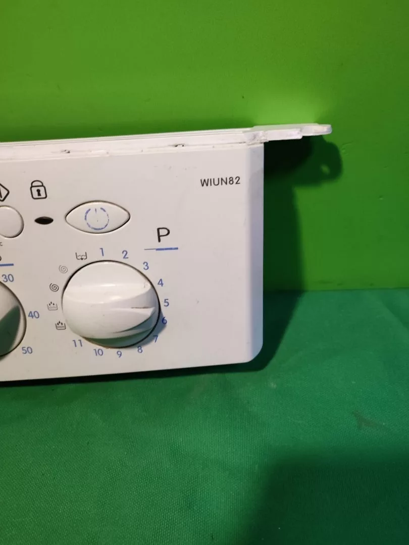 Панель управления Indesit WIUN82