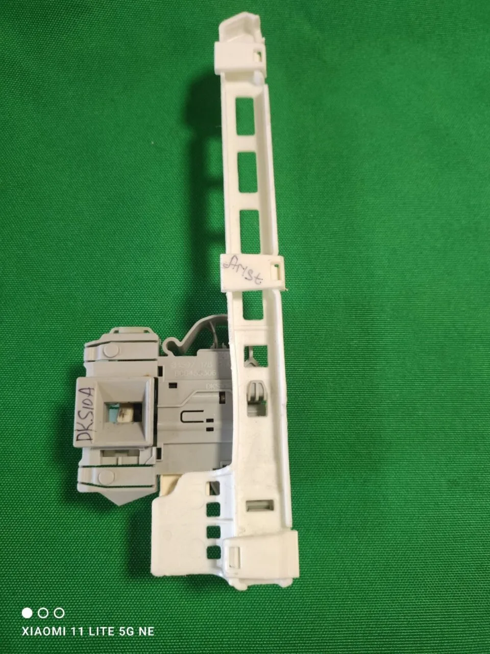 Замок люка (УБЛ) Ariston DKS10A