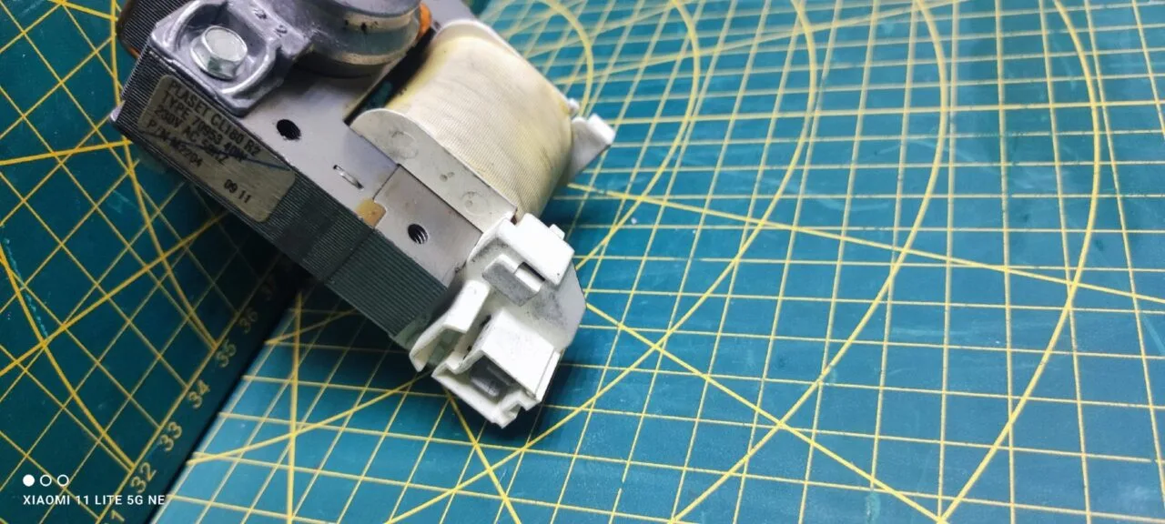 oBS7A9CXyrw Мотор сушки Indesit type70953