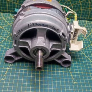 Двигатель Electrolux 124701009 8 контактов Двигатель Electrolux 124701009 8 контактов