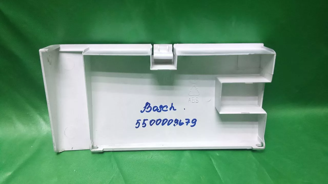 Панель  сливного фильтра Bosch 5500009679 серебро