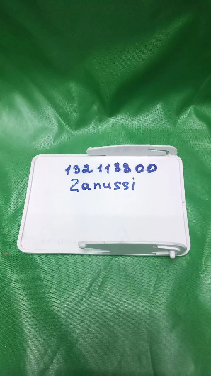 Панель сливного фильтра Zanussi 132118800 к стиральной машине