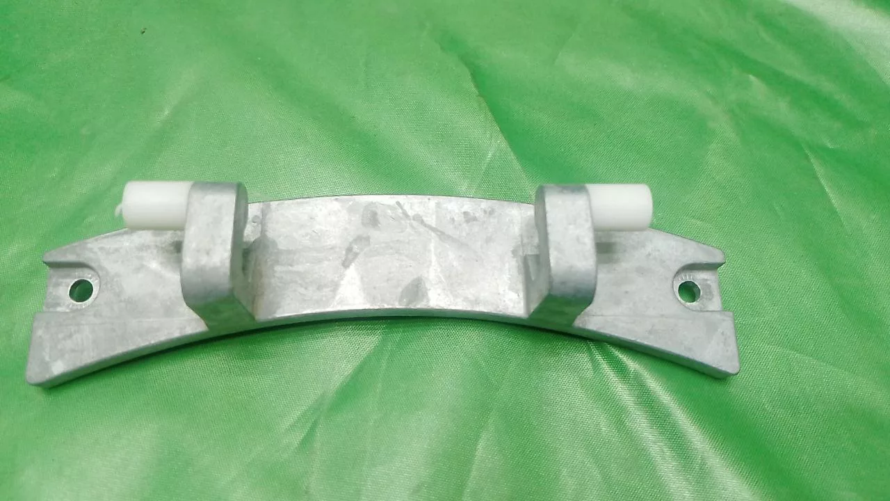 Петля люка Bosch 9000232448 +2втулки
