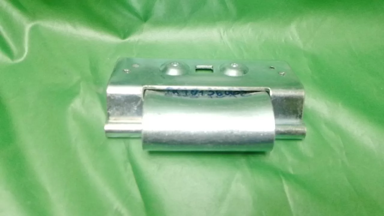 Петля люка Electrolux 1240136067 к стиральной машине