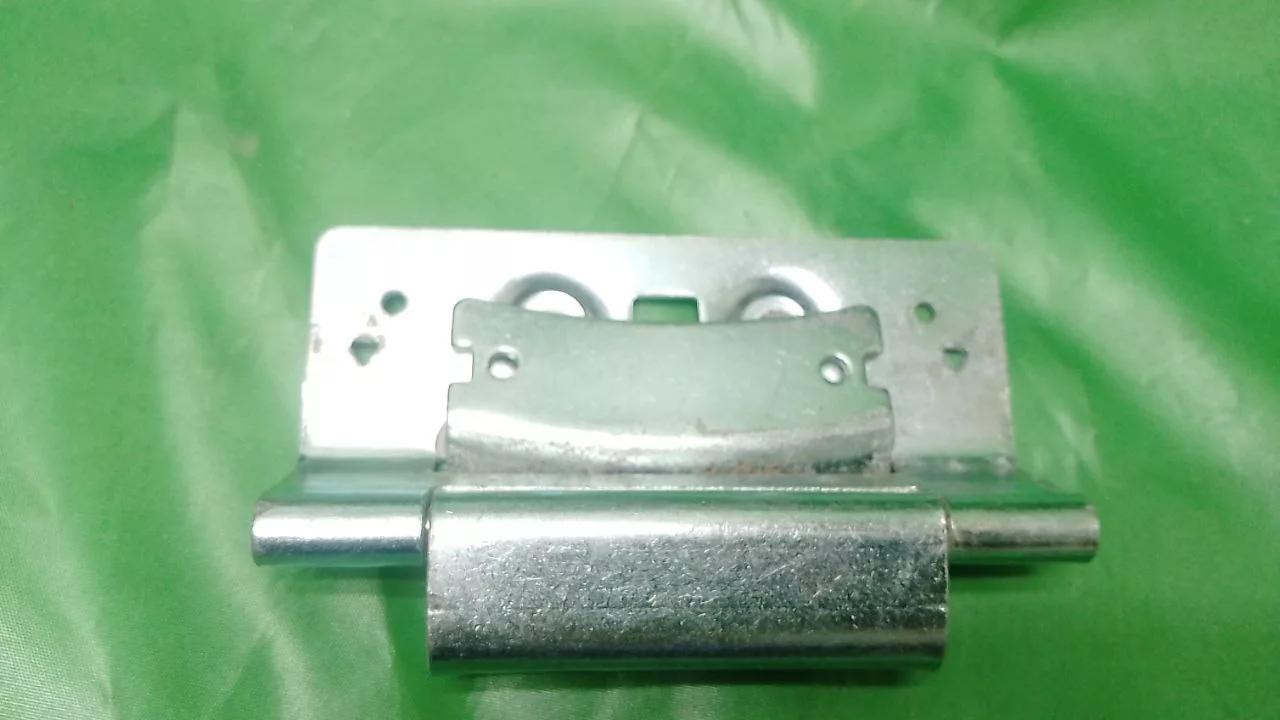 Петля люка Electrolux 1240136067 к стиральной машине