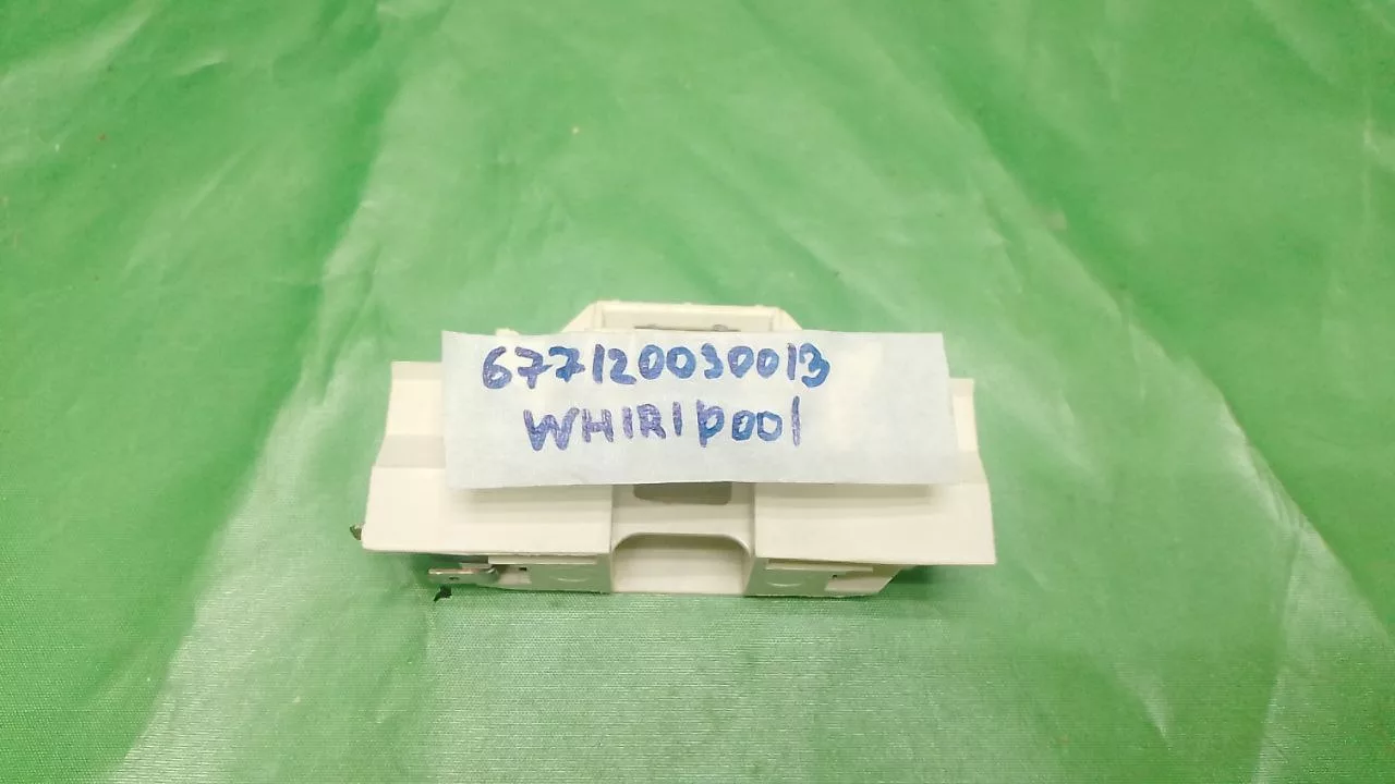 Замок дверцы Whirlpool 677120030013 для посудомоечной машины