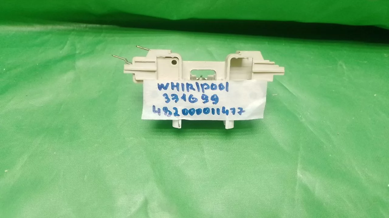 Замок дверцы Whirlpool 480140101077 для посудомоечной машины