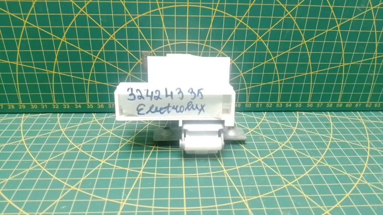 Замок дверцы Electrolux 32424335 для посудомоечной машины