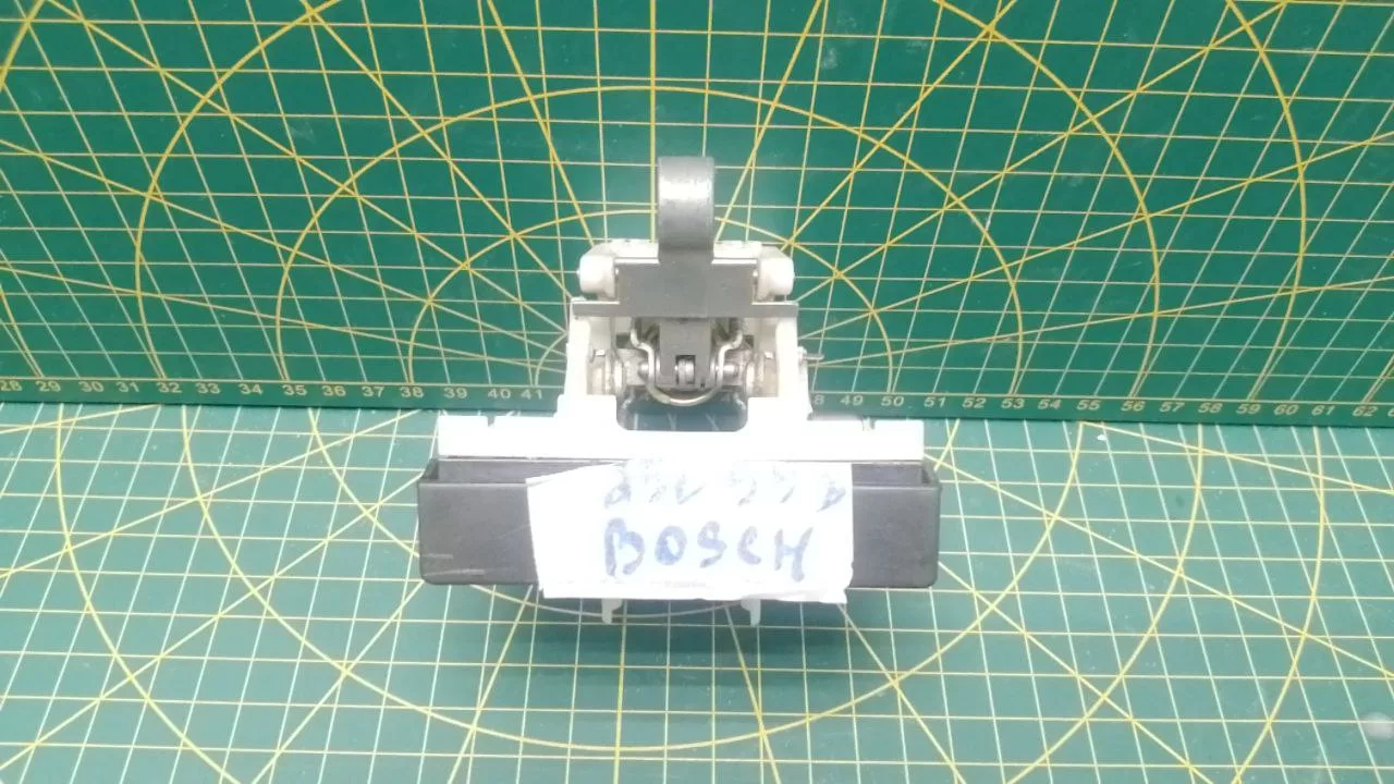 Замок дверцы Bosch 250996 для посудомоечной машины