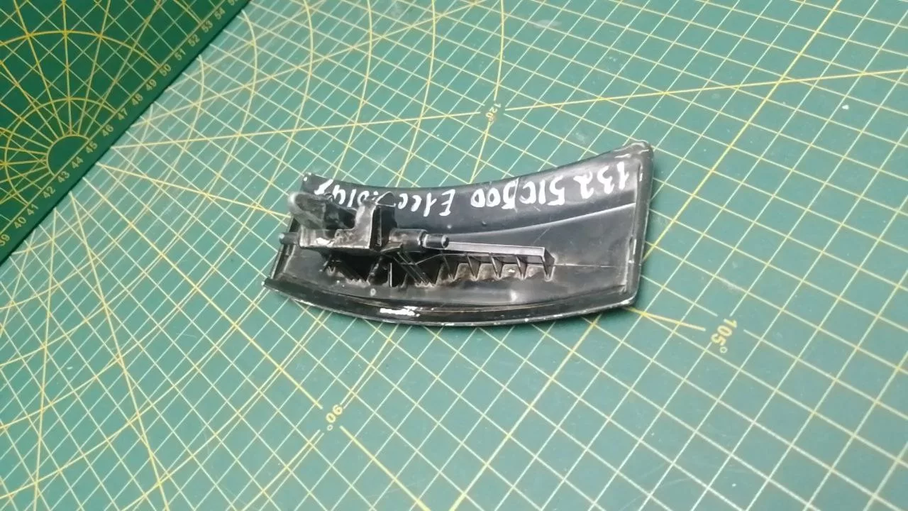 Ручка люка Electrolux 132510500 стиральной машины