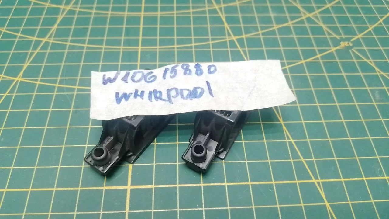 Замок люка Whirlpool W 10615880 сушильной машины