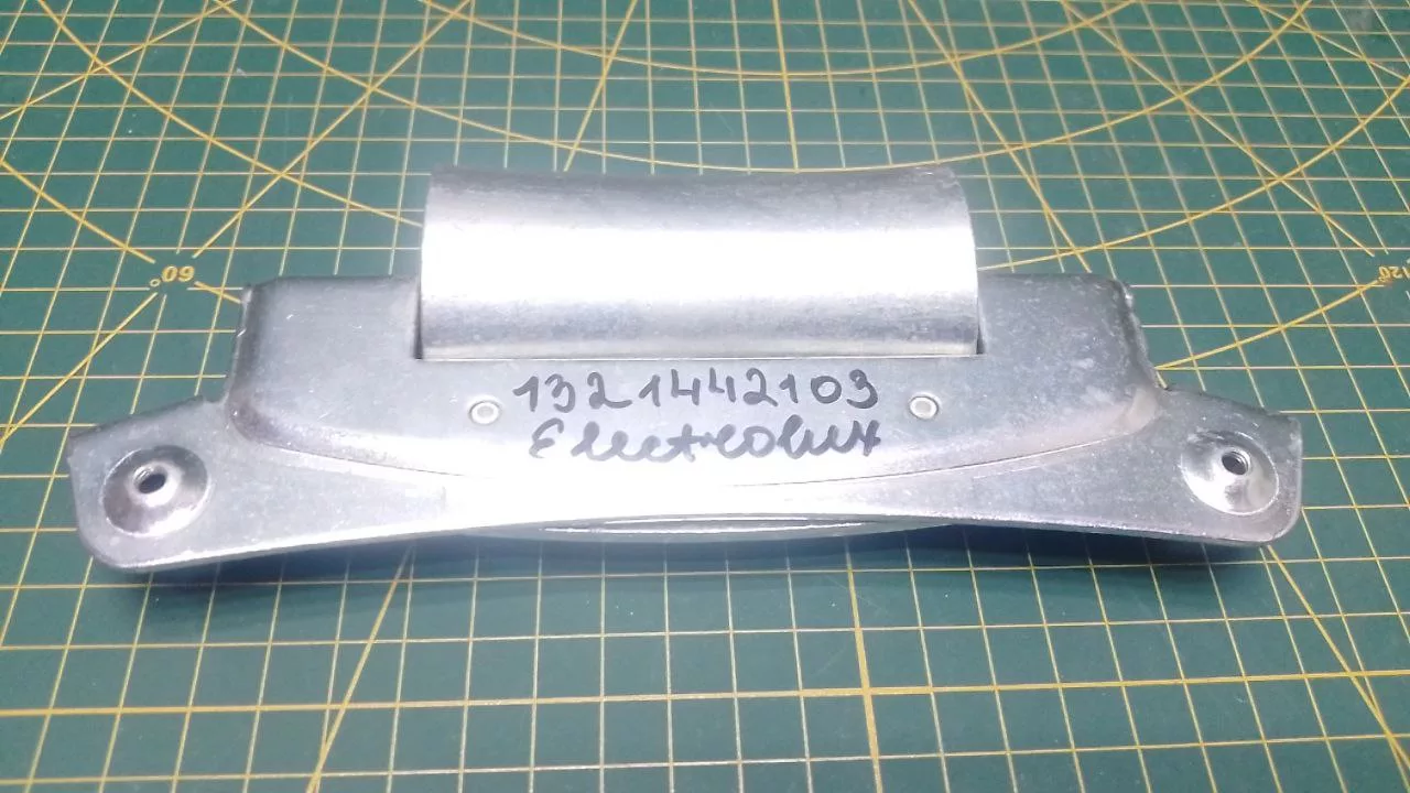 Петля люка Electrolux 1321442103