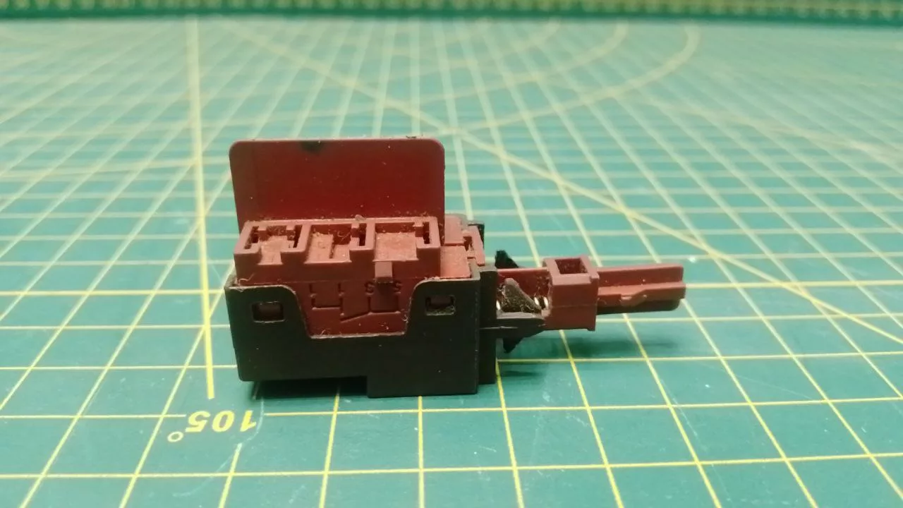 Сетевая кнопка к Indesit, Ariston 227000 стиральной машине