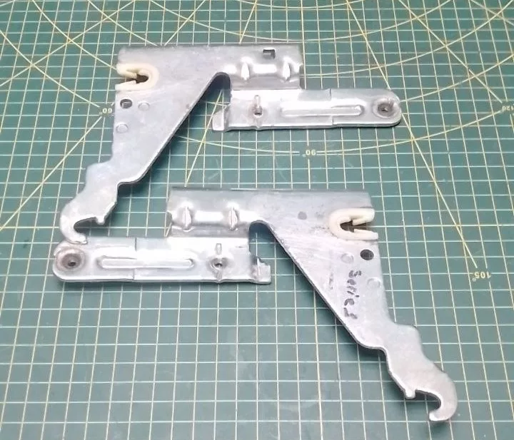 Петли Bosch 12005775 к посудомоечной машине (комплект)