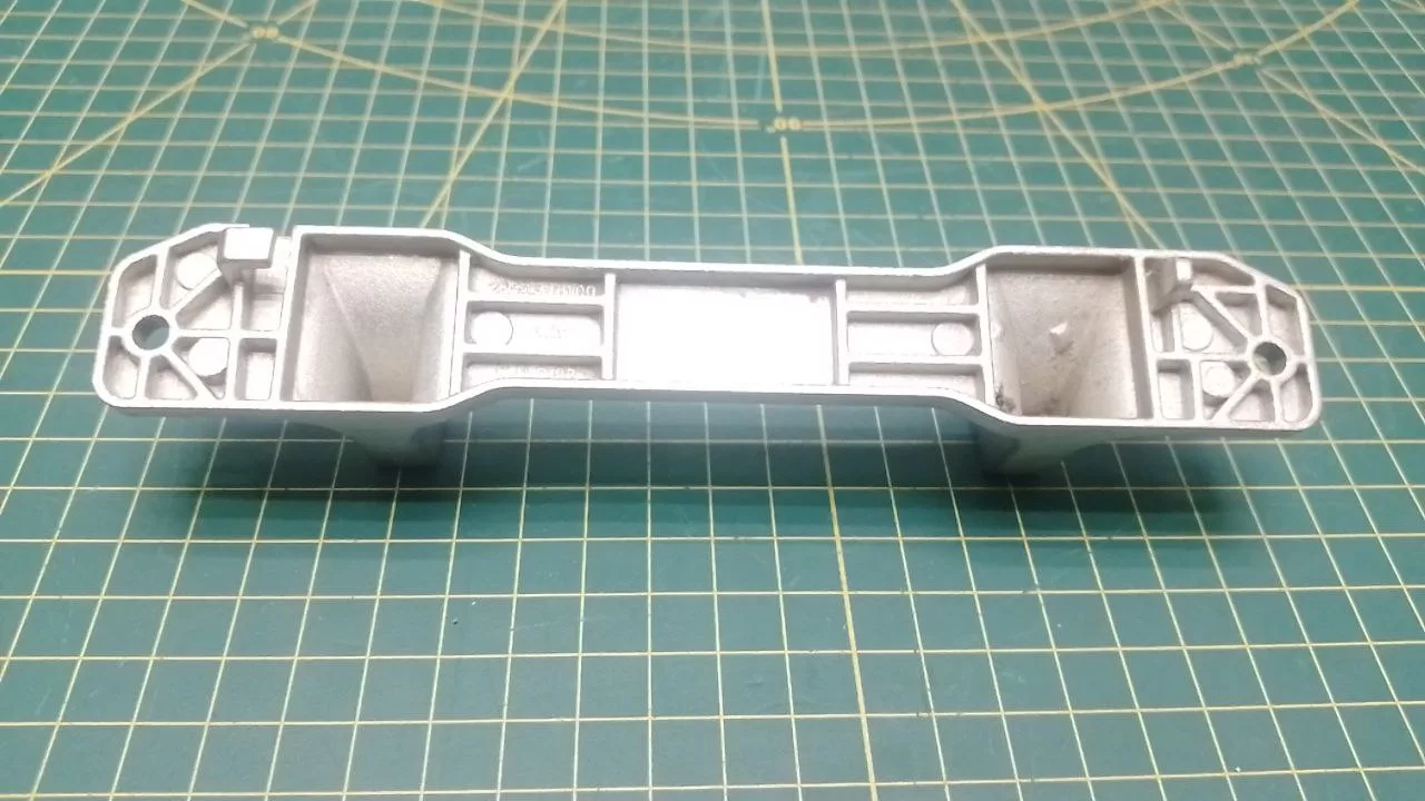 Петля люка Beko 2890610100