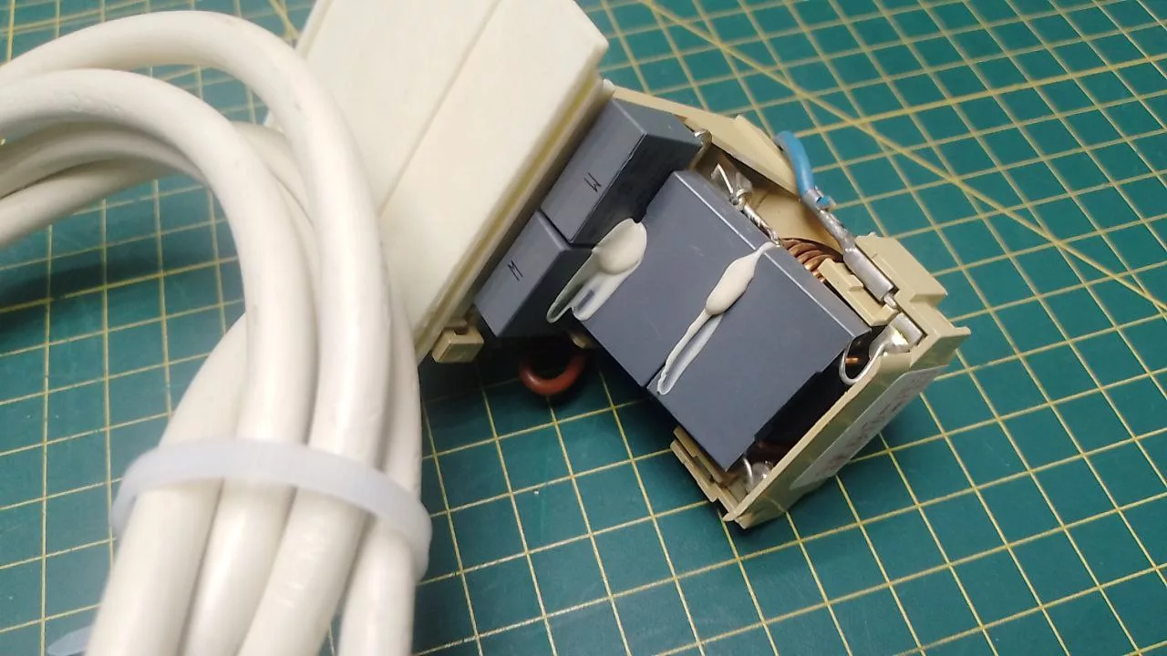 Сетевой фильтр с кабелем питания Ariston, Indesit PLF 20472703101 PLF 00472705100 к стиральной машине
