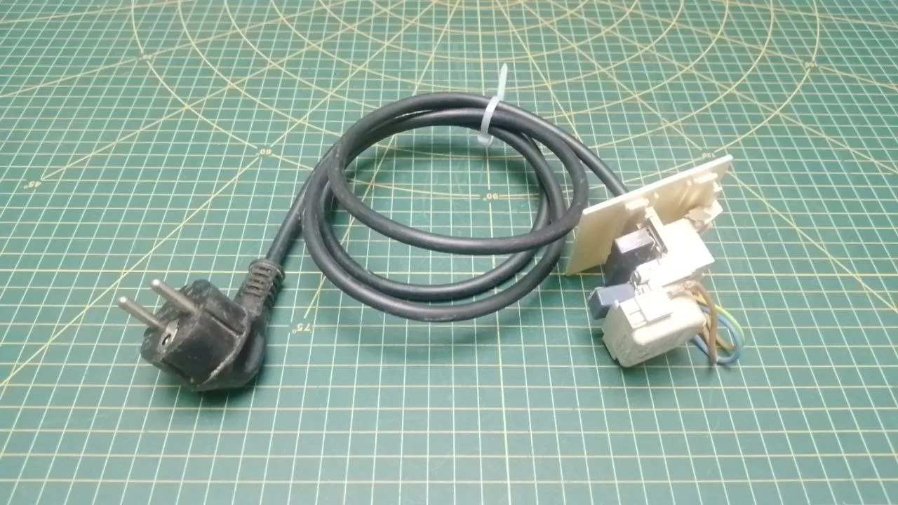 Сетевой фильтр с кабелем питания Ariston, Indesit PLMF L 002227051 /031 к см