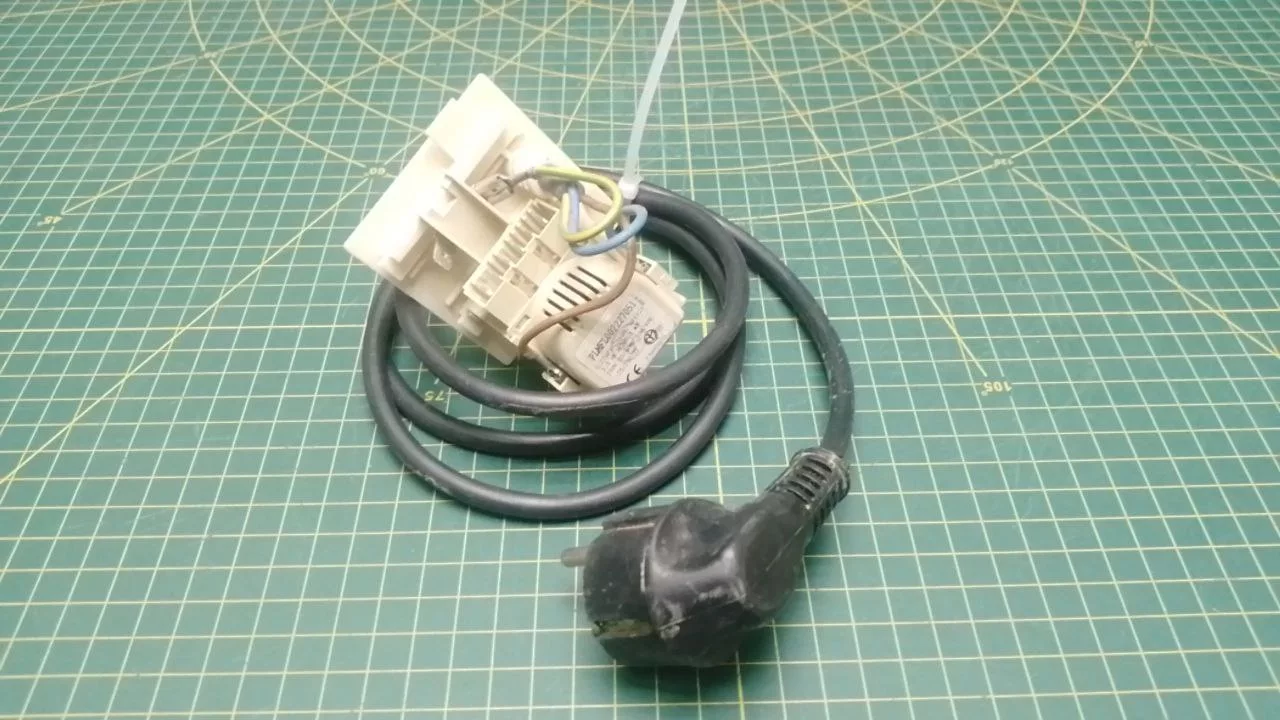 Сетевой фильтр с кабелем питания Ariston, Indesit PLMF L 002227051 /031 к см