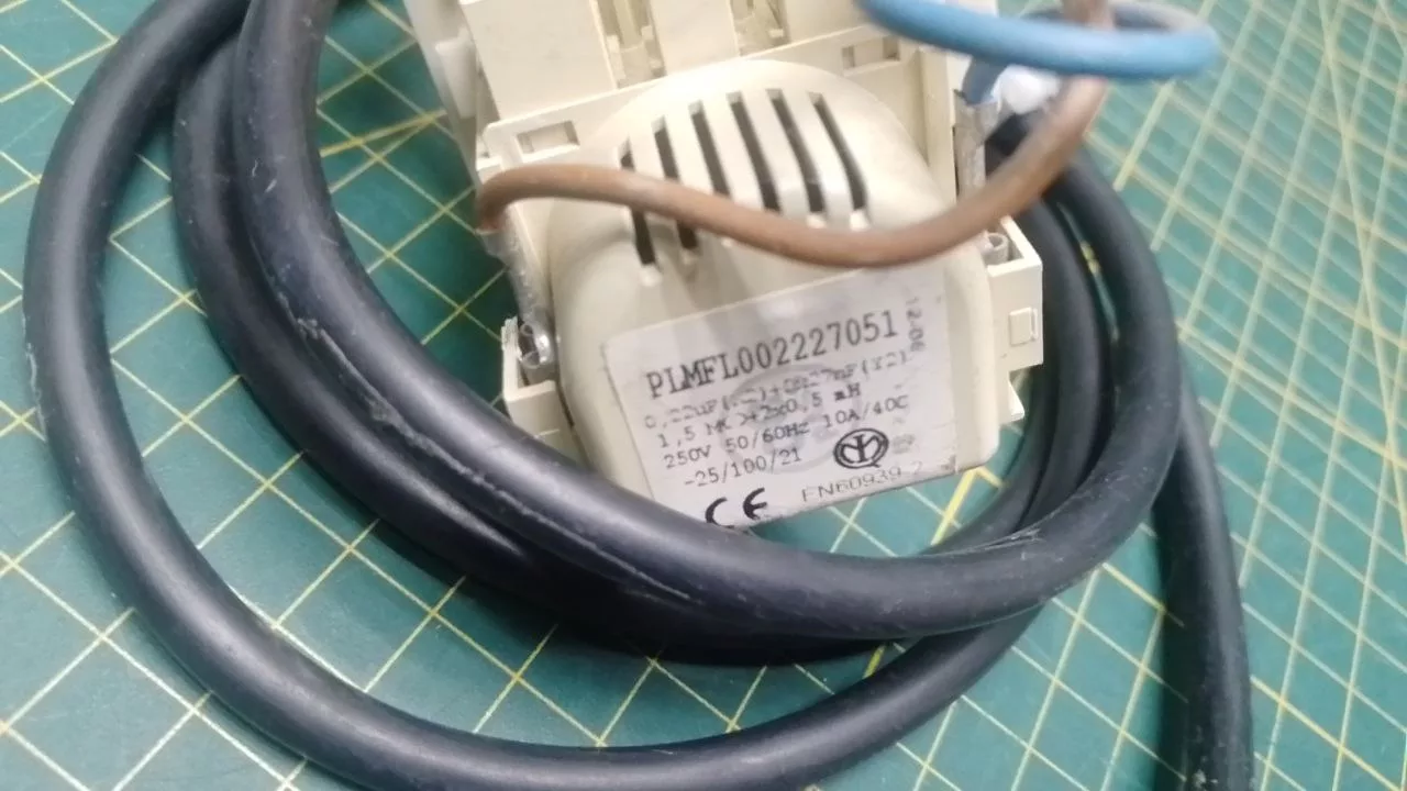 Сетевой фильтр с кабелем питания Ariston, Indesit PLMF L 002227051 /031 к см