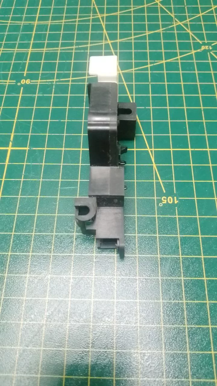 Замок люка Ariston, Indesit W11098072 к сушильной машине