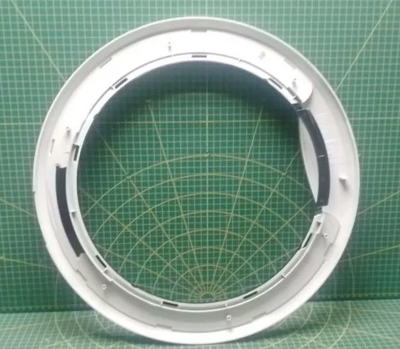 Обрамление внешнее Ariston 250007330 бел к стиральной машине