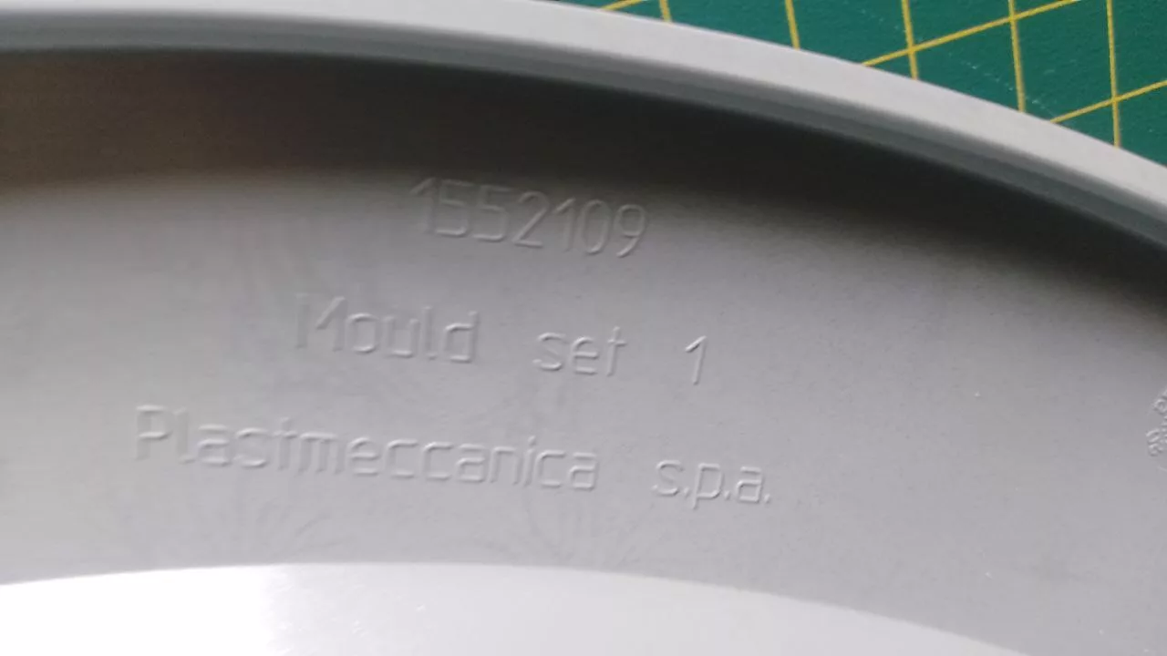 Обрамление внешнее Electrolux 1552109009 серебро к стиральной машине