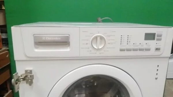 Стиральная машина встраиваемая с сушкой Electrolux EWX1455OW (5-6кг.)