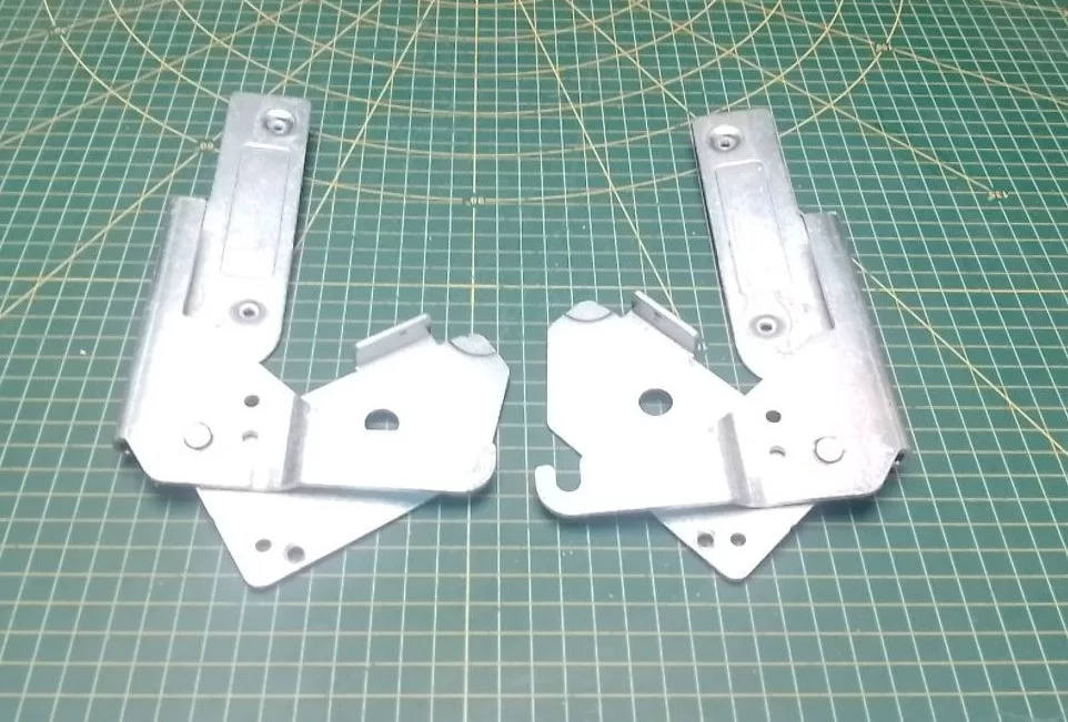Петли Electrolux 40569030 к посудомоечной машине (комплект)