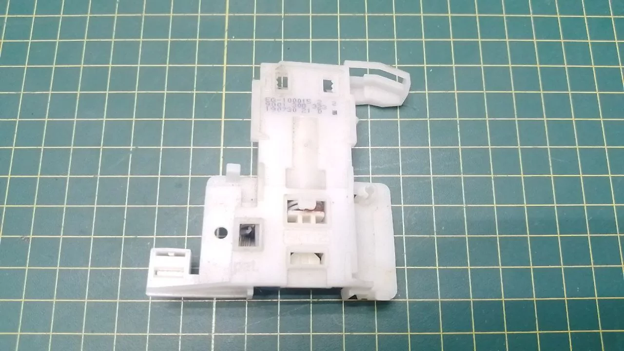 Замок дверцы люка Bosch 9001308323-2 без язычка к пмм