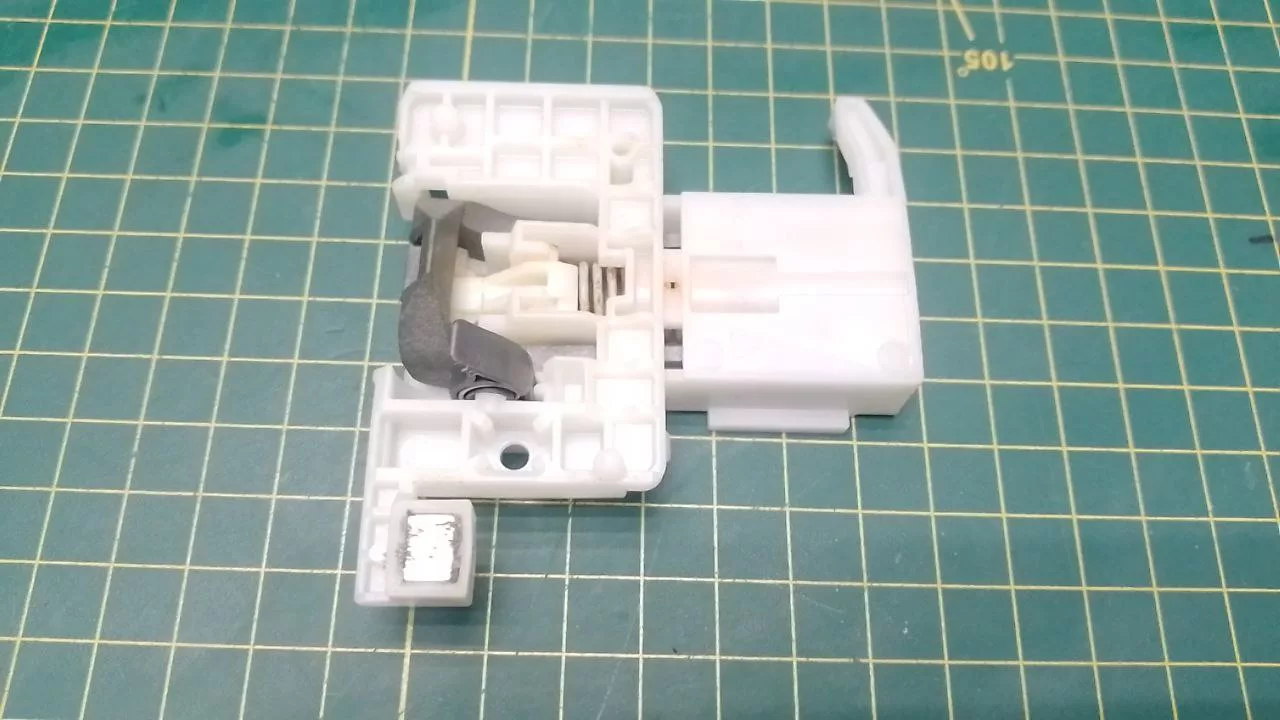 Замок дверцы люка Bosch 9001308323-2 без язычка к пмм
