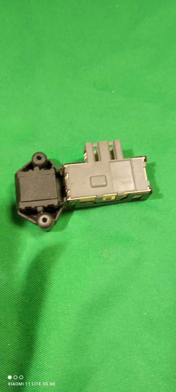 Замок люка (УБЛ) Bosch  083446q
