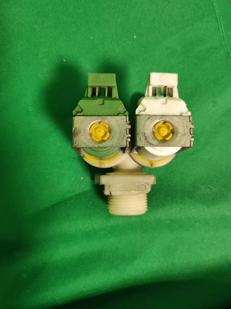 Клапан двойной Electrolux 124947102 фишка