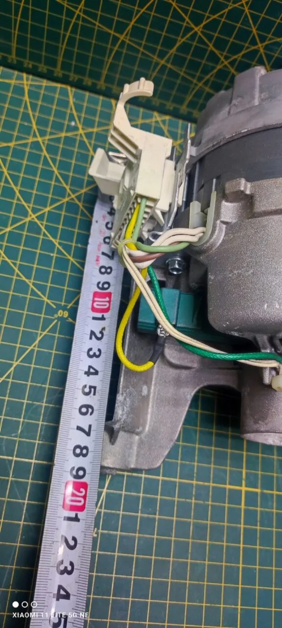 Двигатель Electrolux 124701009 8 контактов