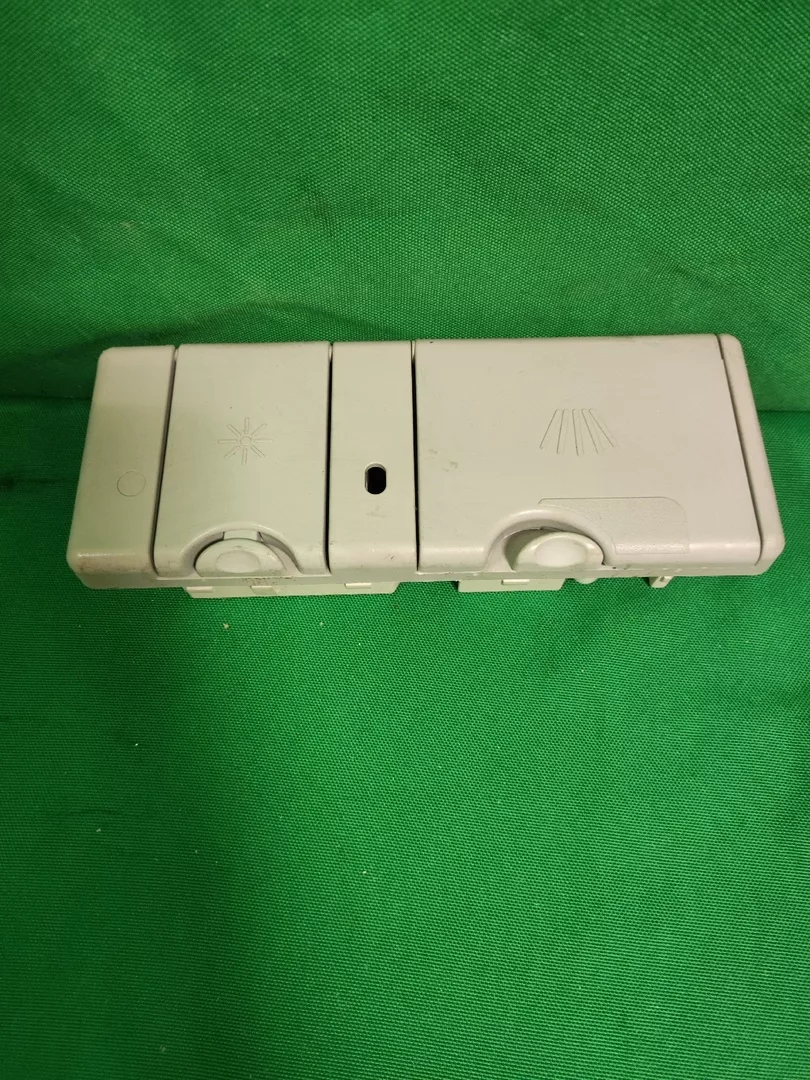 Диспенсер Electrolux 100418 E5