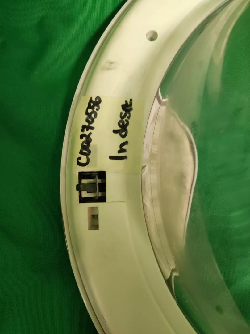 Люк в сборе Indesit C00270556 белый глубокое стекло
