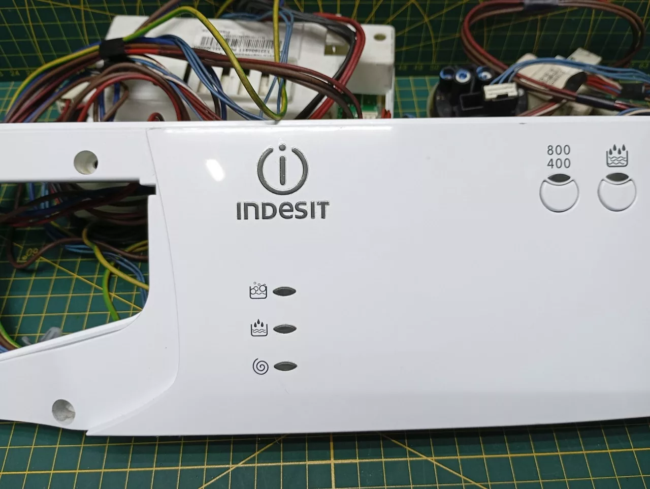 Модуль Indesit WIUN81 с дефектом панели