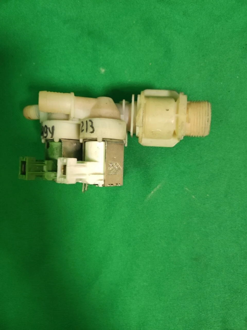 Клапан тройной Electrolux 124947213 с переходником фишка