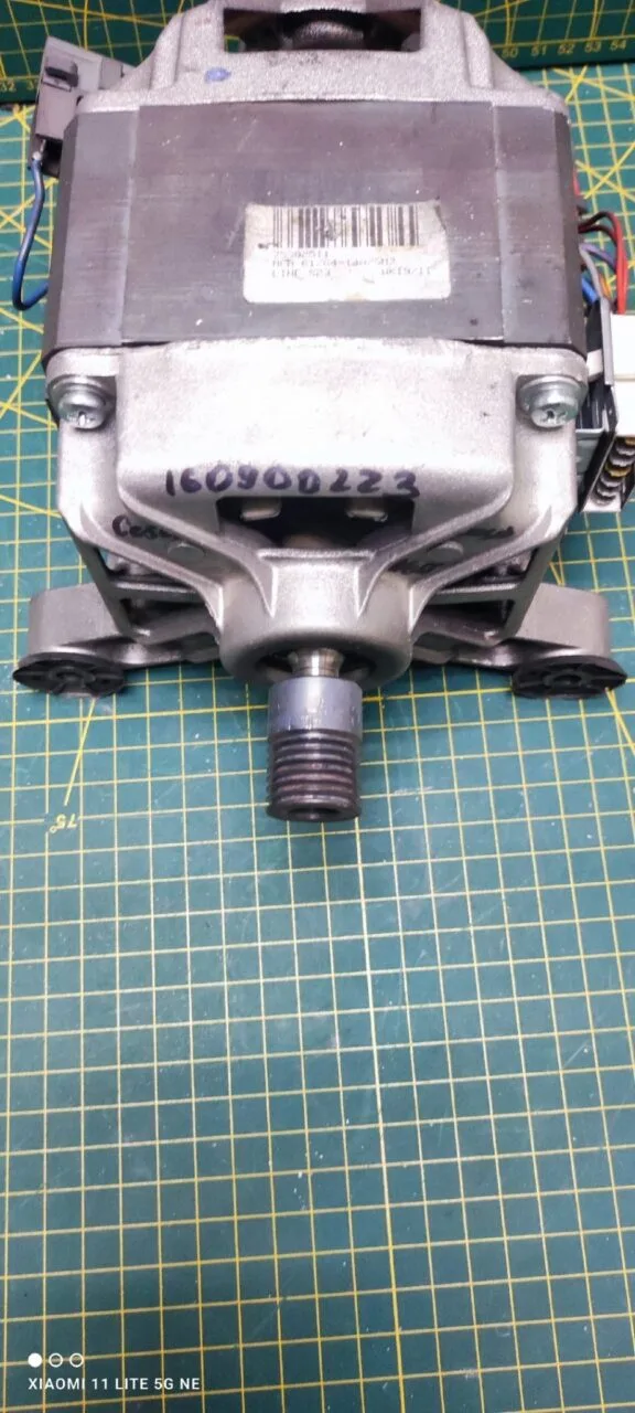 Двигатель Bosch Neff 160900223 7 контактов
